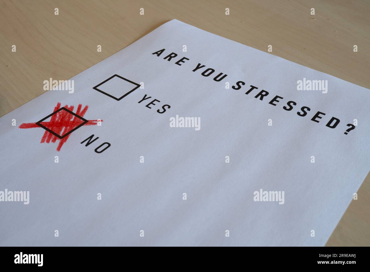 Concept de type stressé : dites que vous n'êtes pas stressé mais mentez Banque D'Images