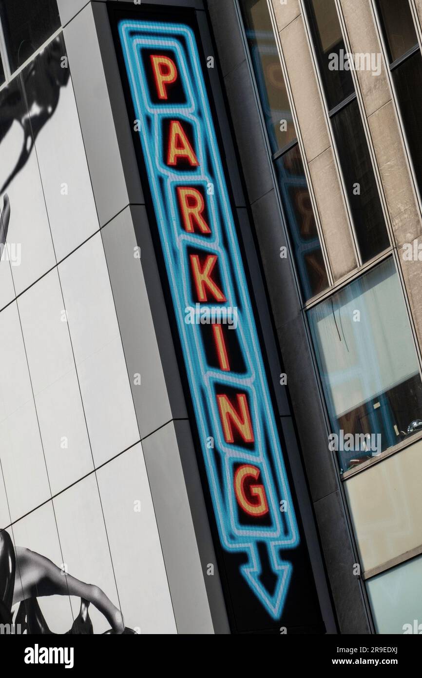 Panneau parking garage, New York City, États-Unis 2023 Banque D'Images