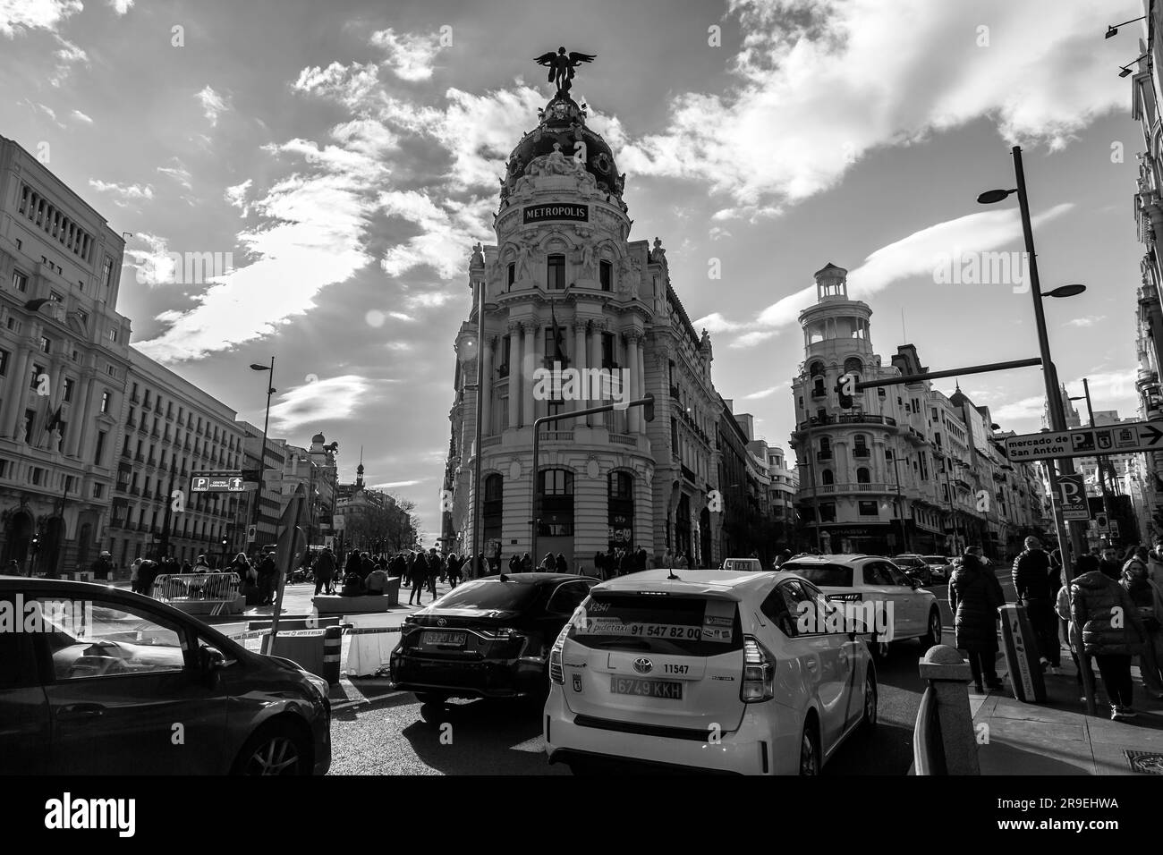 Madrid, Espagne - 19 FÉVRIER 2022 : le Metropolis Building est un immeuble de bureaux à Madrid, à l'angle de la Calle de Alcala et de la Gran via. Ouvert en 19 Banque D'Images