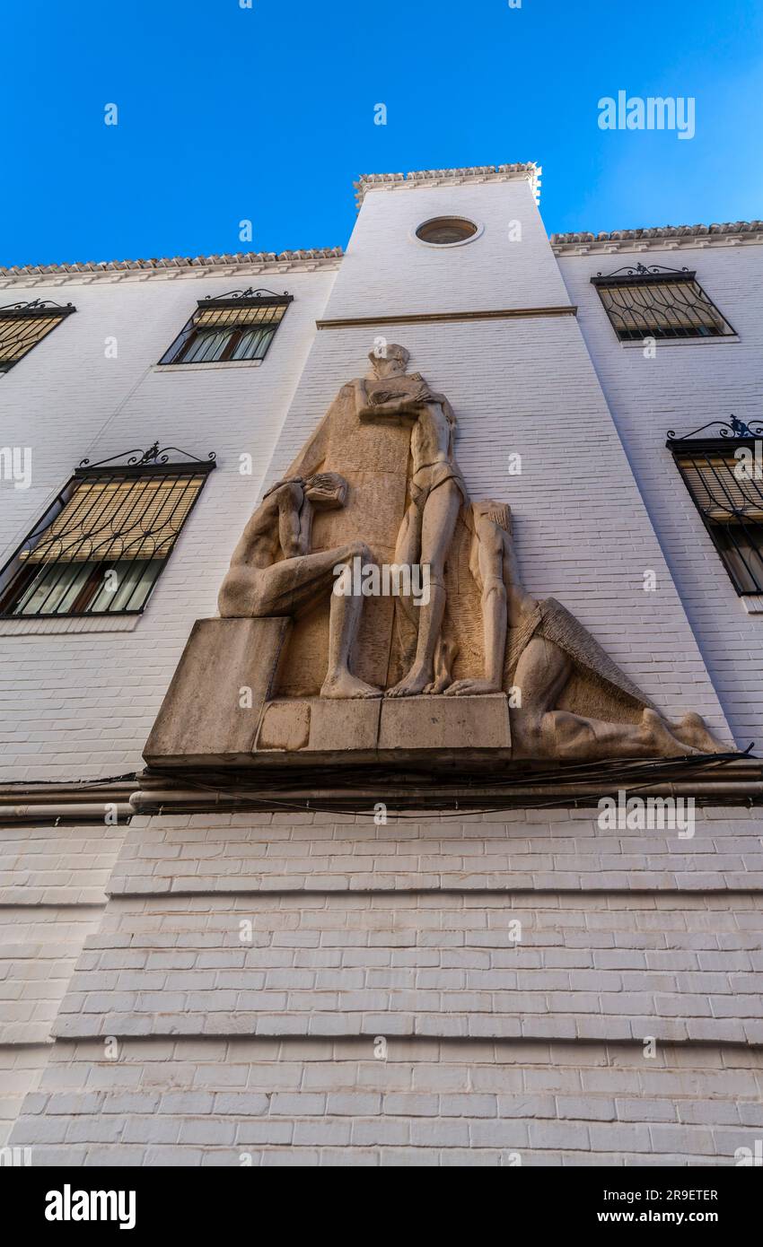 Grenade, Espagne - 22 février 2022: Architecture générique et vue sur la rue dans la ville historique de Grenade dans la région autonome d'Andalousie, SPAI Banque D'Images