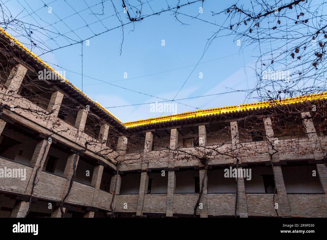 Le Corral del Carbon, à l'origine al-Funduq al-Jadida, est un bâtiment historique datant de 14th ans dans la ville espagnole de Grenade. Banque D'Images