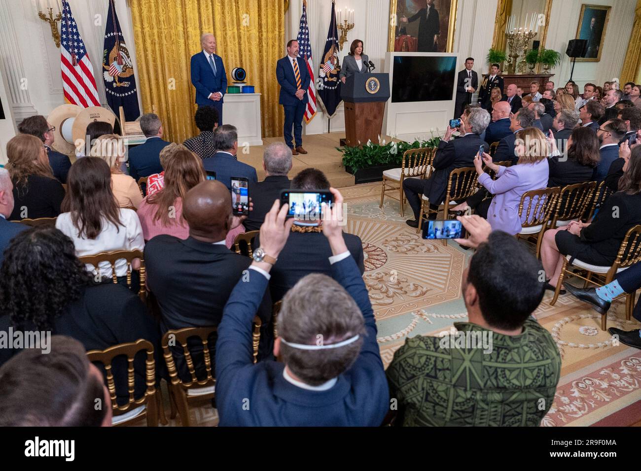 Washington, États-Unis. 26th juin 2023. ÉTATS-UNIS Le vice-président Kamala Harris parle de l'annonce de l'Administration sur l'infrastructure Internet à haute vitesse dans la salle est de la Maison Blanche à Washington, DC lundi, 26 juin 2023. Photo de Ken Cedeno/UPI crédit: UPI/Alay Live News Banque D'Images