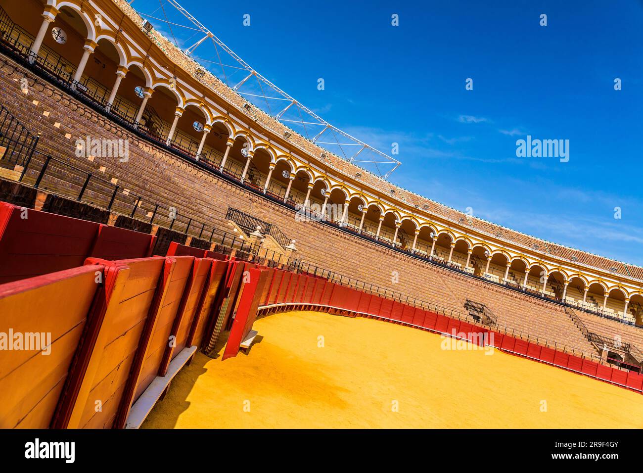 La Plaza de Toros de la Real Maestranza de Caballeria de Sevilla est un arènes d'une capacité de 12 000 à Séville, en Espagne. Banque D'Images