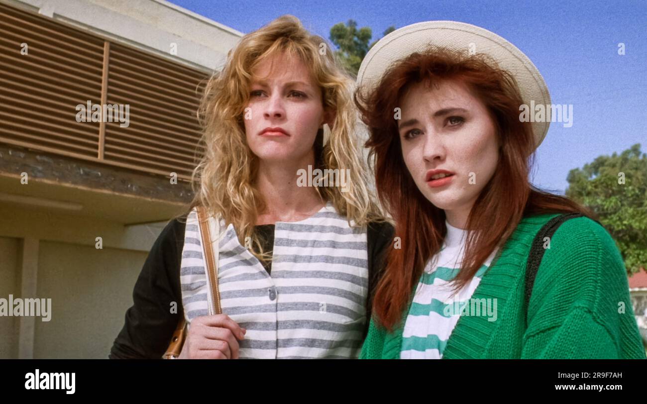 ÉTATSUNIS. Lisanne Falk , Shannen Doherty dans une scène du film (C