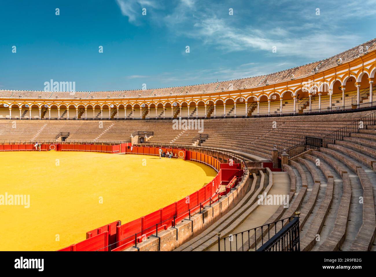 Séville, Espagne-24 février 2022: La Plaza de Toros de la Real Maestranza de Caballeria de Sevilla est un arènes de 12 000 capacité à Séville, Espagne. Banque D'Images