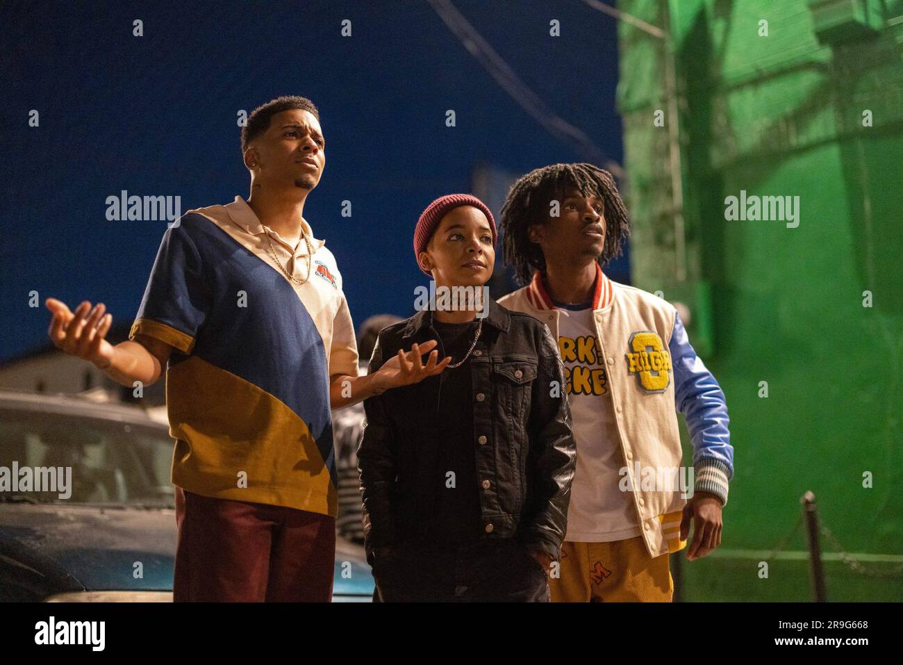 Je Suis Un VIRGO, de gauche à droite: Brett Gray, Kara Young, Allius Barnes, 'You a Big Muthaf***', (saison 1, ep. 101, antenne 23 juin 2023). Photo: Pete Lee / ©Amazon / Courtesy Everett Collection Banque D'Images