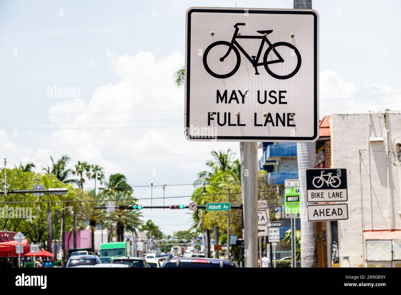 Miami Beach Florida, panneau vélo peut utiliser la voie complète Banque D'Images