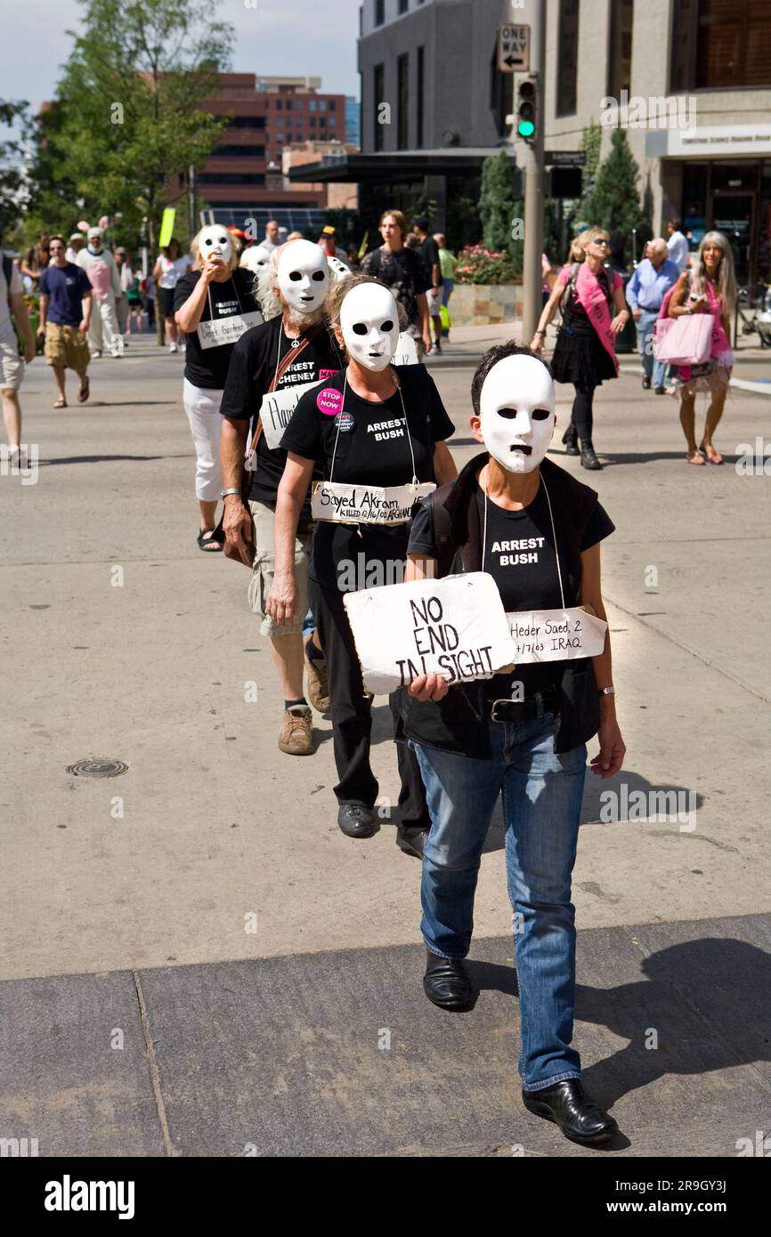 Les manifestants à la Convention démocratique Denver CO Banque D'Images