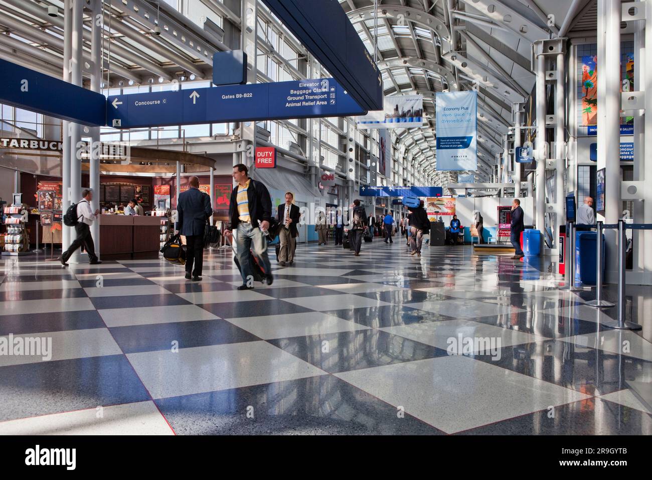 Aperçu de l'intérieur du terminal à l'intérieur de l'aéroport O'Hare de Chicago, il Banque D'Images