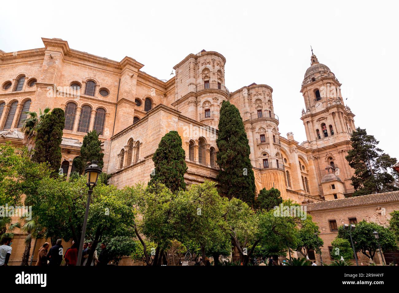 Malaga, Espagne - 27 FÉVRIER 2022 : la cathédrale de Malaga est une église catholique romaine à Malaga, Andalousie, sud de l'Espagne. Architecture de style Renaissance Banque D'Images Malaga, Espagne - 27 FÉVRIER 2022 : la cathédrale de Malaga est une église catholique romaine à Malaga, Andalousie, sud de l'Espagne. Architecture de style Renaissance Banque D'Images