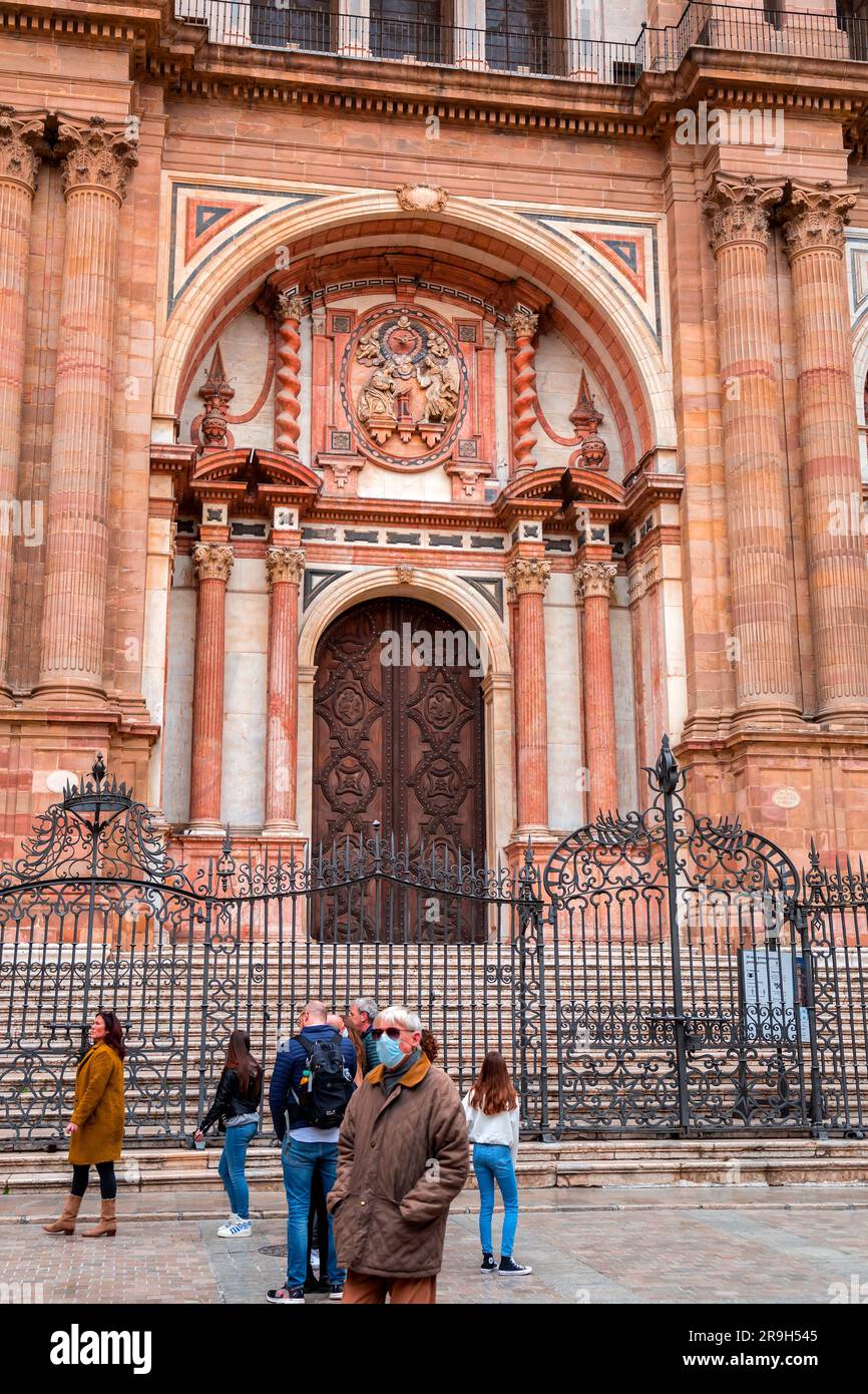 Malaga, Espagne - 27 FÉVRIER 2022 : la cathédrale de Malaga est une église catholique romaine à Malaga, Andalousie, sud de l'Espagne. Architecture de style Renaissance Banque D'Images Malaga, Espagne - 27 FÉVRIER 2022 : la cathédrale de Malaga est une église catholique romaine à Malaga, Andalousie, sud de l'Espagne. Architecture de style Renaissance Banque D'Images