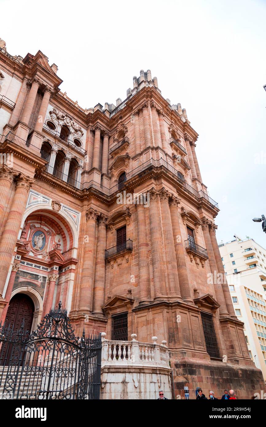 Malaga, Espagne - 27 FÉVRIER 2022 : la cathédrale de Malaga est une église catholique romaine à Malaga, Andalousie, sud de l'Espagne. Architecture de style Renaissance Banque D'Images Malaga, Espagne - 27 FÉVRIER 2022 : la cathédrale de Malaga est une église catholique romaine à Malaga, Andalousie, sud de l'Espagne. Architecture de style Renaissance Banque D'Images
