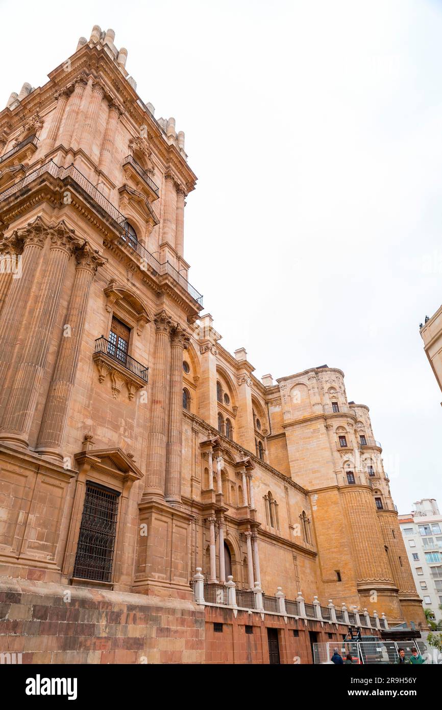 Malaga, Espagne - 27 FÉVRIER 2022 : la cathédrale de Malaga est une église catholique romaine à Malaga, Andalousie, sud de l'Espagne. Architecture de style Renaissance Banque D'Images Malaga, Espagne - 27 FÉVRIER 2022 : la cathédrale de Malaga est une église catholique romaine à Malaga, Andalousie, sud de l'Espagne. Architecture de style Renaissance Banque D'Images