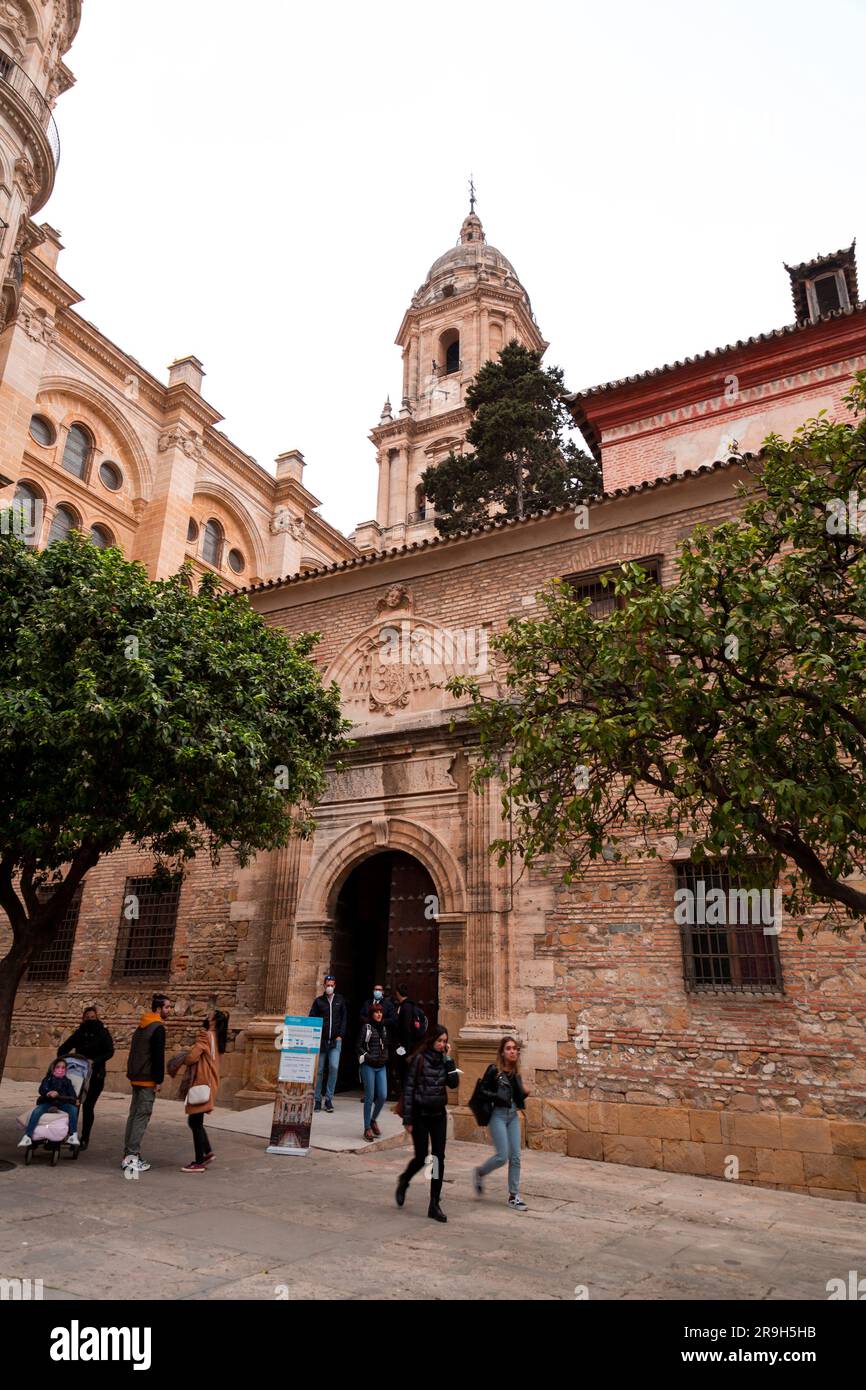 Malaga, Espagne - 27 FÉVRIER 2022 : la cathédrale de Malaga est une église catholique romaine à Malaga, Andalousie, sud de l'Espagne. Architecture de style Renaissance Banque D'Images Malaga, Espagne - 27 FÉVRIER 2022 : la cathédrale de Malaga est une église catholique romaine à Malaga, Andalousie, sud de l'Espagne. Architecture de style Renaissance Banque D'Images
