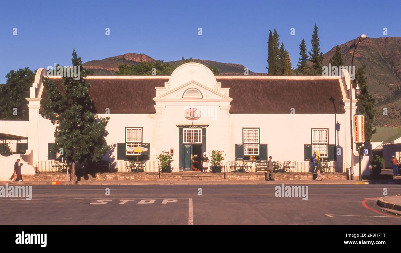 L'hôtel historique Drostdy, situé dans la ville de Graaff-Reinet, dans la province orientale du Cap en Afrique du Sud, est un bel exemple de l'architecture du Cap-Dutch. Banque D'Images