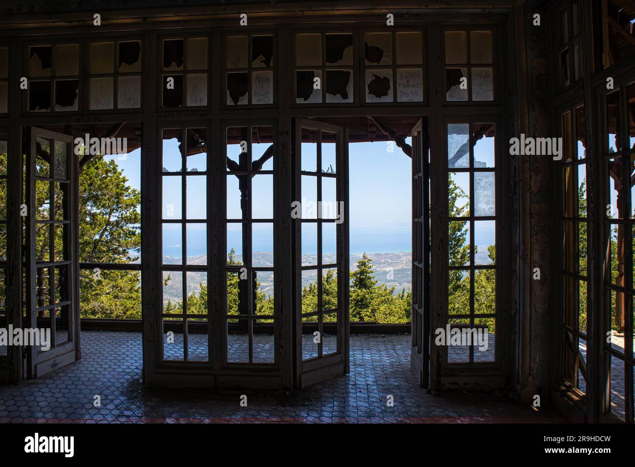 Profitis Elias Hill, Rhodes, Grèce-20JUN2023-abandonné Villa de Vecchi sur l'île grecque de Rhodes, maison de vacances de l'italien Benito Mussolini. Banque D'Images