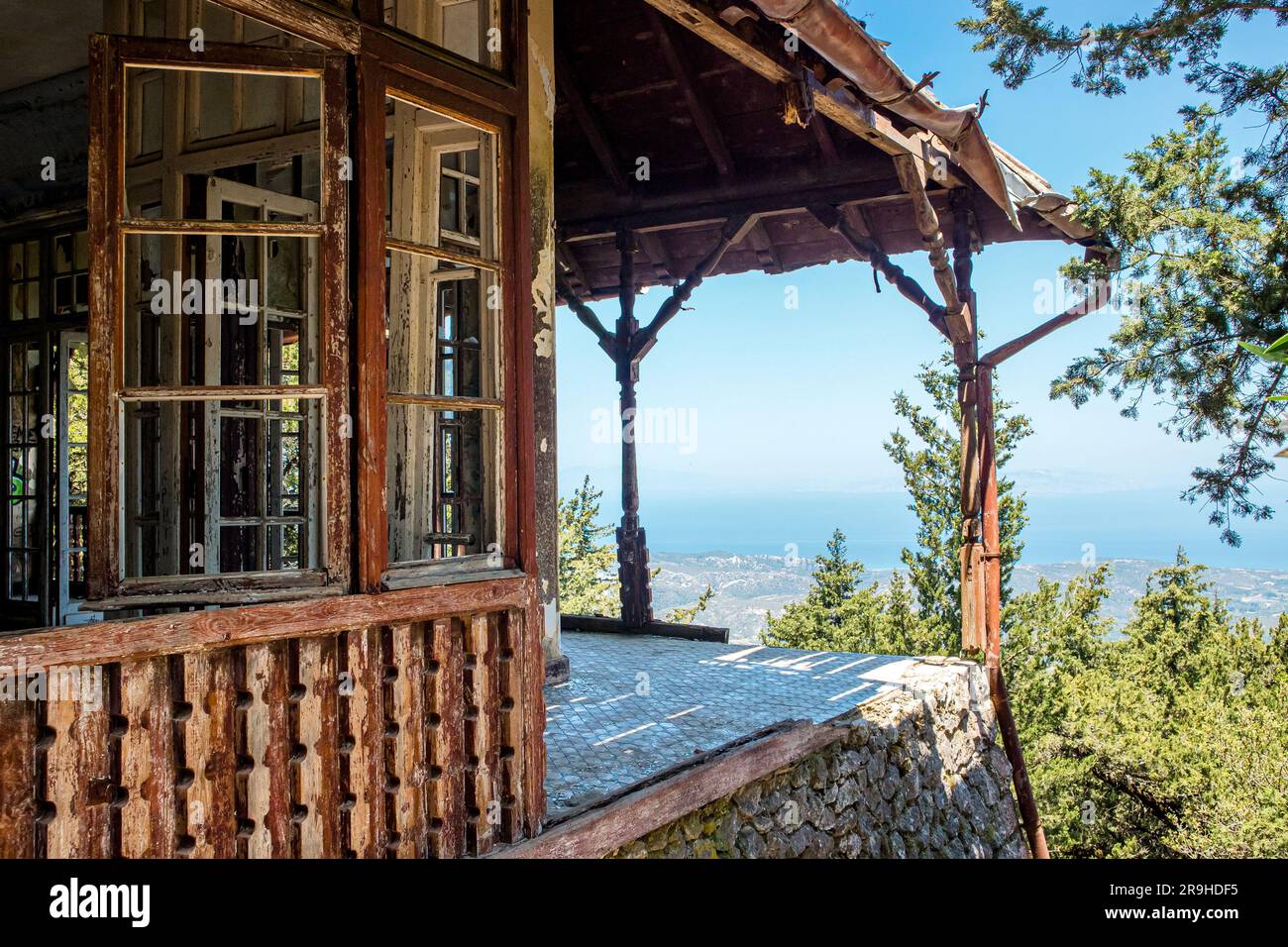 Profitis Elias Hill, Rhodes, Grèce-20JUN2023-abandonné Villa de Vecchi sur l'île grecque de Rhodes, maison de vacances de l'italien Benito Mussolini. Banque D'Images