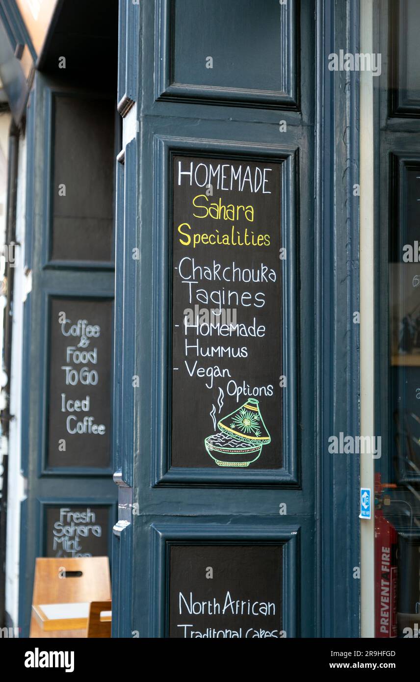Extérieur de la pâtisserie Sahara sur la rue St Benedicts, Norwich, Norfolk, Angleterre Banque D'Images