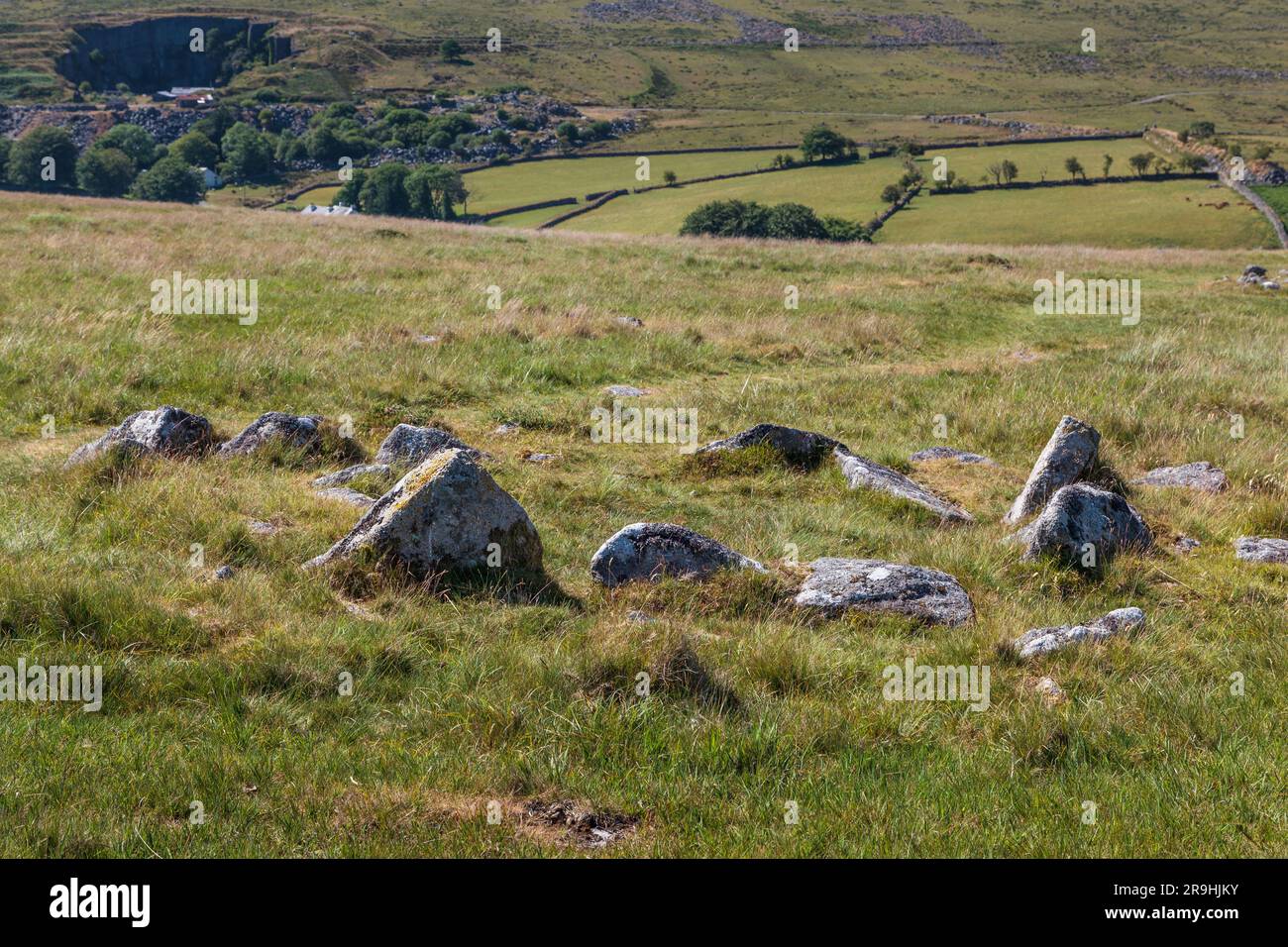 Établissement préhistorique de Merrivale, ouest de Dartmoor, Princetown, Yelverton, Devon, Angleterre, Royaume-Uni : cercle de cabane en pierre de l'âge de bronze Banque D'Images