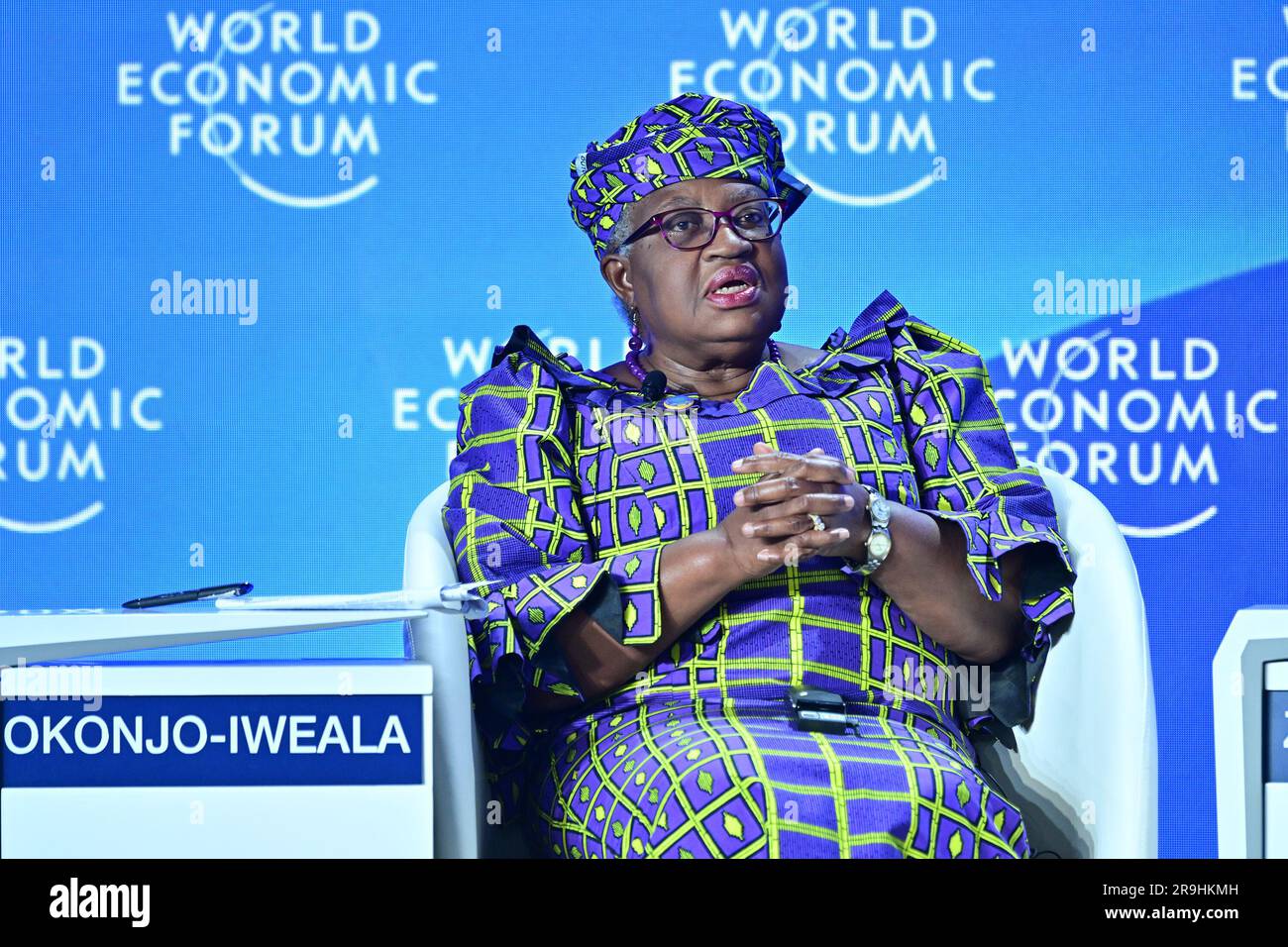 Tianjin, Chine. 27th juin 2023. Le Directeur général de l'Organisation mondiale du commerce (OMC), Ngozi Okonjo-Iweala, parle lors de la session sur le thème "faire face aux vents contraires: Recâbler la croissance au milieu de la fragilité" de la réunion annuelle 14th des nouveaux champions, également connue sous le nom de Davos d'été, à Tianjin, dans le nord de la Chine, à 27 juin 2023. Crédit: Li Xin/Xinhua/Alay Live News Banque D'Images