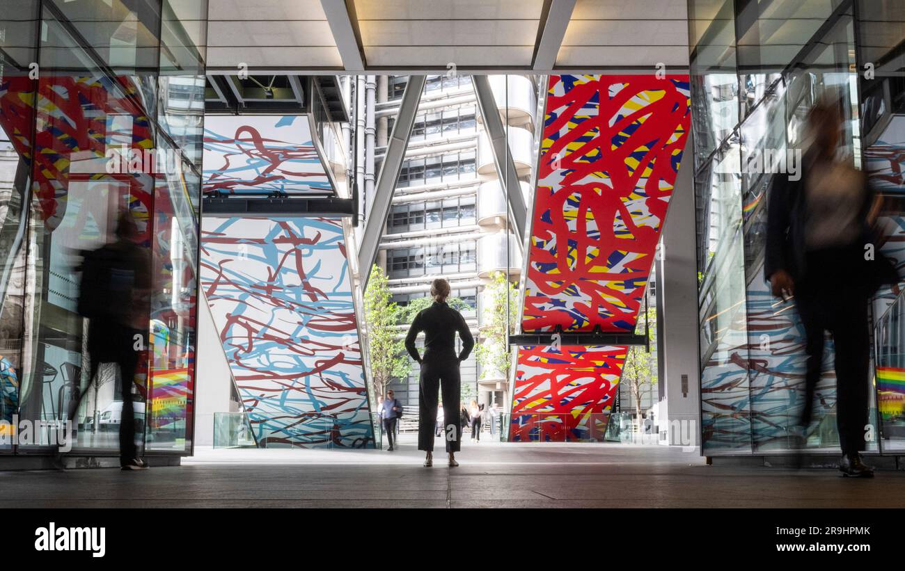 Londres, Royaume-Uni. 27 juin 2023. «Untitled», 2022, par Arturo Herrera est dévoilé lors du lancement de l'édition 12th de Sculpture in the City, une exposition annuelle gratuite en plein air d'œuvres d'art publiques contemporaines dans le Square Mile. 18 œuvres d'art placées à côté de sites célèbres tels que le Gherkin et le Cheesegrater ainsi que de nouveaux espaces historiques avec la région peuvent être vues pendant les 12 prochains mois. Credit: Stephen Chung / Alamy Live News Banque D'Images