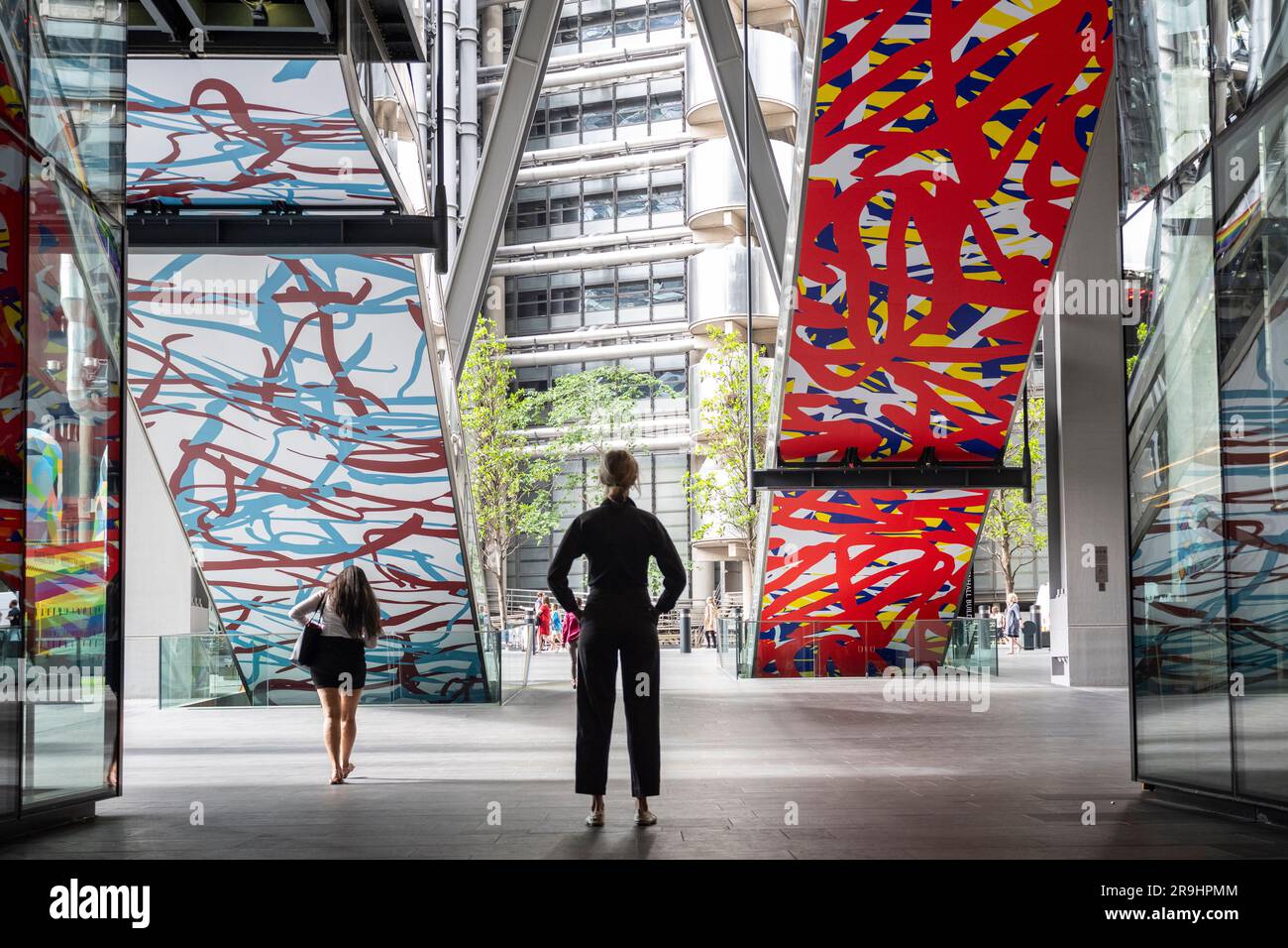Londres, Royaume-Uni. 27 juin 2023. «Untitled», 2022, par Arturo Herrera est dévoilé lors du lancement de l'édition 12th de Sculpture in the City, une exposition annuelle gratuite en plein air d'œuvres d'art publiques contemporaines dans le Square Mile. 18 œuvres d'art placées à côté de sites célèbres tels que le Gherkin et le Cheesegrater ainsi que de nouveaux espaces historiques avec la région peuvent être vues pendant les 12 prochains mois. Credit: Stephen Chung / Alamy Live News Banque D'Images