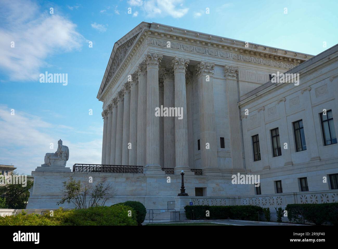 Washington, États-Unis. 27th juin 2023. La Cour suprême est considérée comme prête à décider de certains de ses plus grands cas du terme, à Washington, DC, mardi, 27 juin 2023. La haute cour a 10 opinions à libérer au cours de la semaine prochaine avant que les juges ne commencent leur pause estivale. Photo de Ken Cedeno/UPI crédit: UPI/Alay Live News Banque D'Images