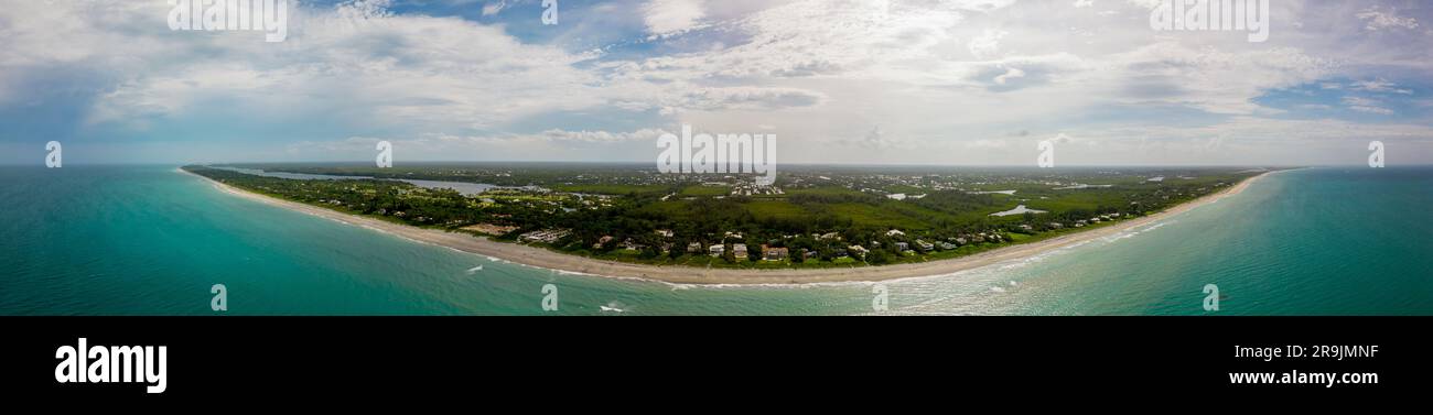 Panorama aérien de drone Jupiter Beach Island Floride États-Unis vers 2023  Photo Stock - Alamy