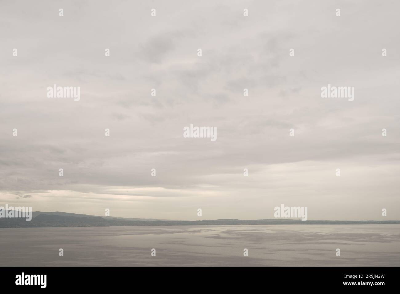 Vue d'un aperçu du lac de Garde Banque D'Images