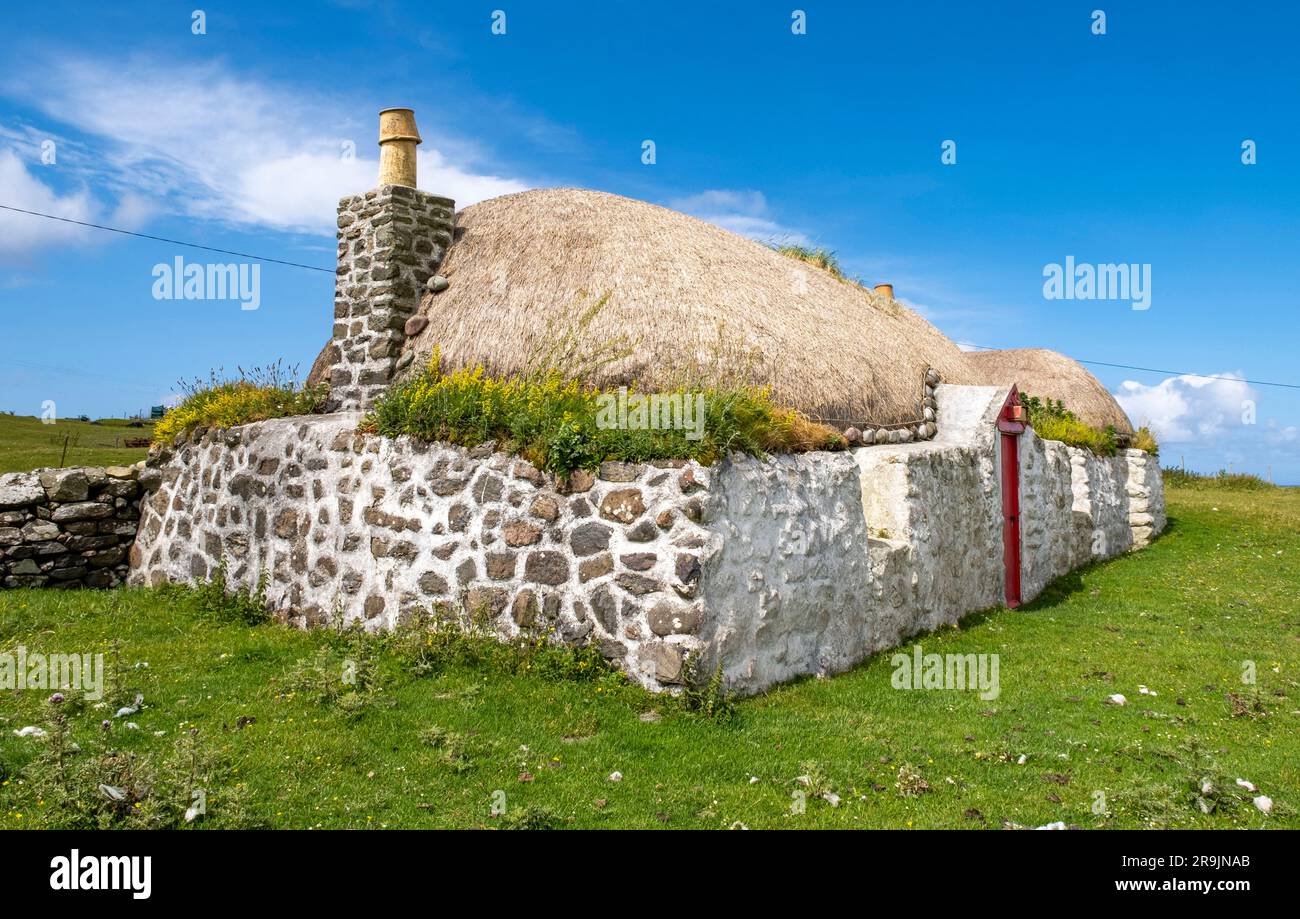 Maison de blackhouse traditionnelle au chaume, Balevullin, Tiree, Hébrides intérieures, Écosse, ROYAUME-UNI Banque D'Images