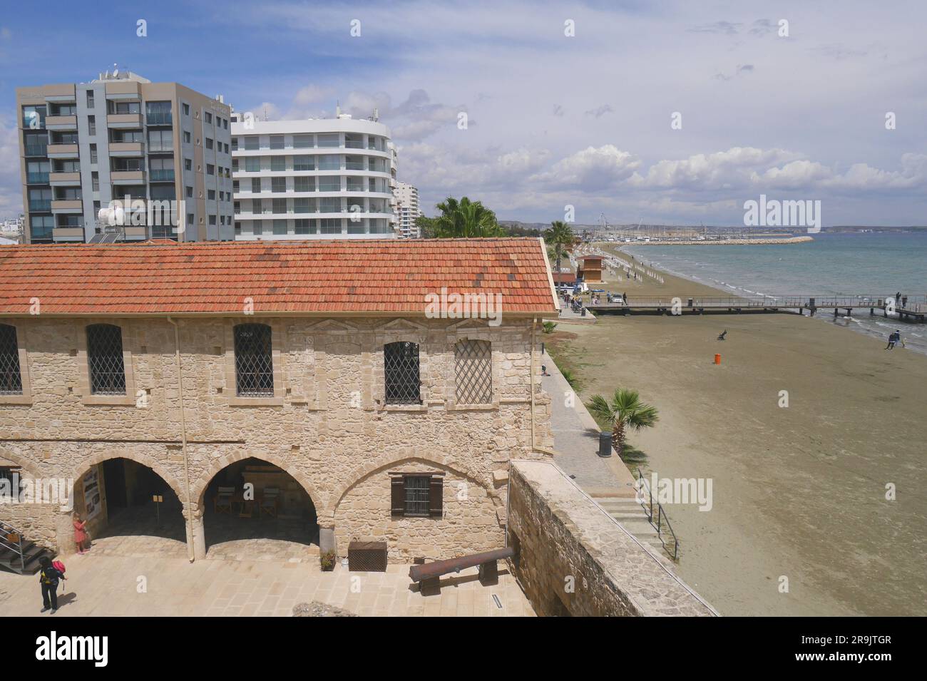 Fort de Larnaca et musée médiéval, et plage, Larnaca, République de Chypre Banque D'Images