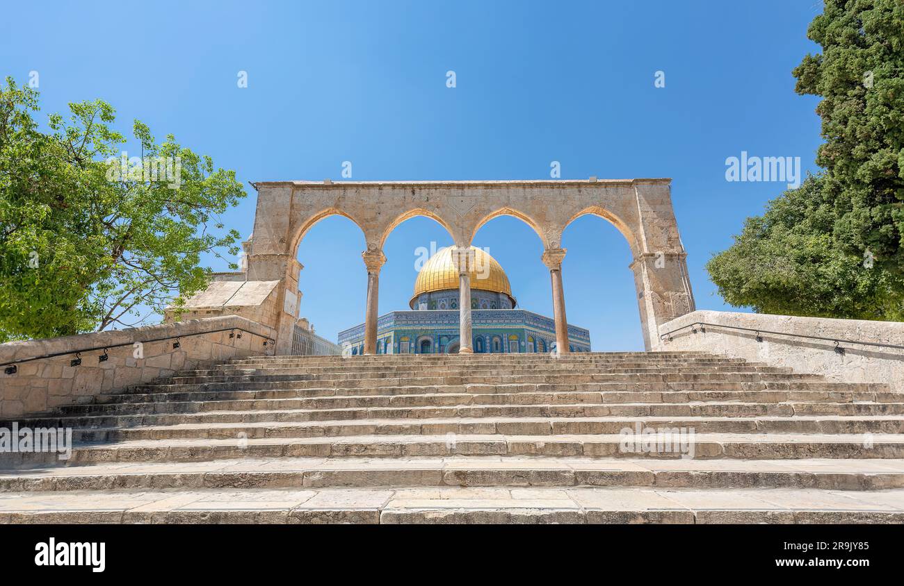 Jérusalem-est, Israël - 25 juin 2023. Le Dôme du Rockt est un sanctuaire islamique situé sur le Mont du Temple dans la vieille ville de Jérusalem. Banque D'Images
