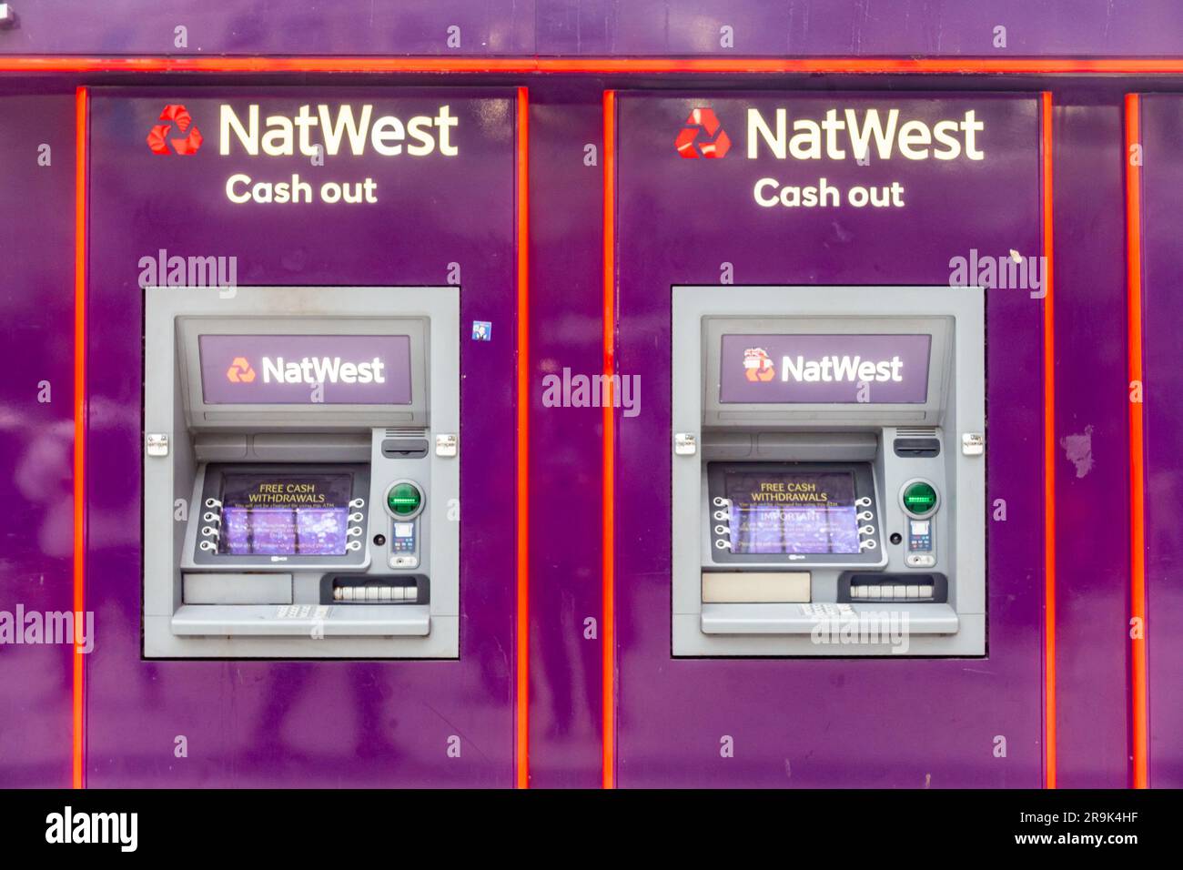 Distributeurs automatiques de billets de banque NatWest à la gare de Liverpool Street à Londres, Royaume-Uni Banque D'Images