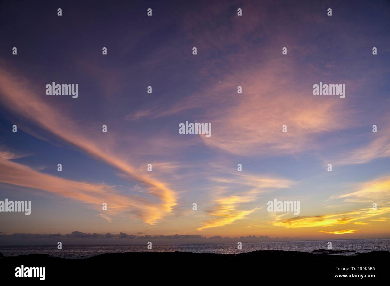 Nuages de coucher de soleil, Hawaï. Banque D'Images