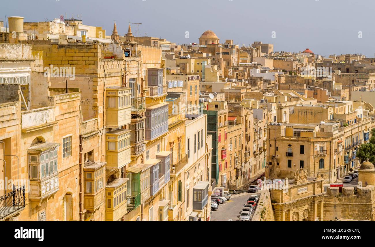 Bâtiments sur le front du port de la Valette dans la capitale maltaise Banque D'Images
