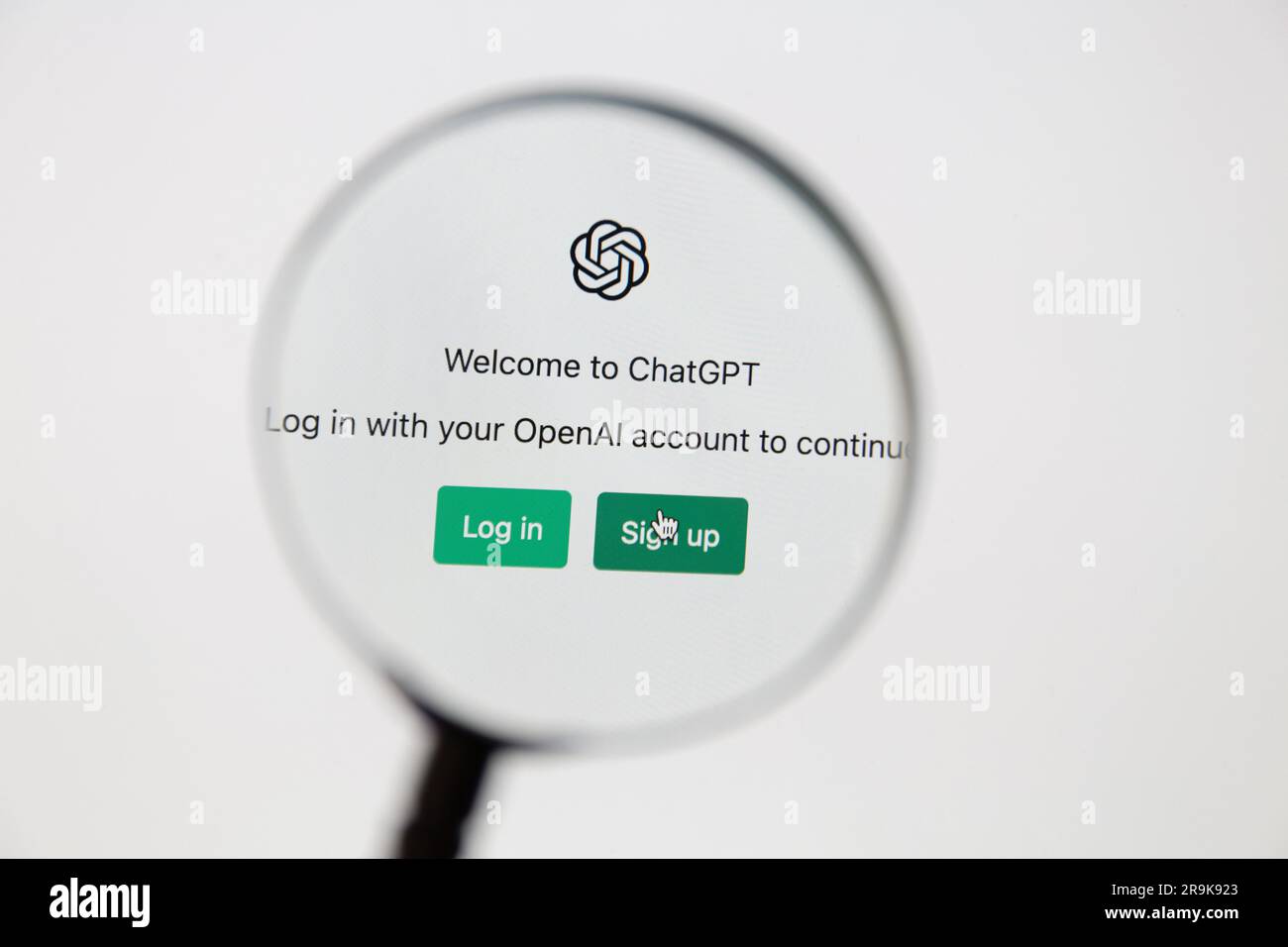 Ostersund, Suède - 11 févr. 2023: ChatGPT s'inscrire sur un écran d'ordinateur. ChatGPT est un chatbot développé par OpenAI. Banque D'Images