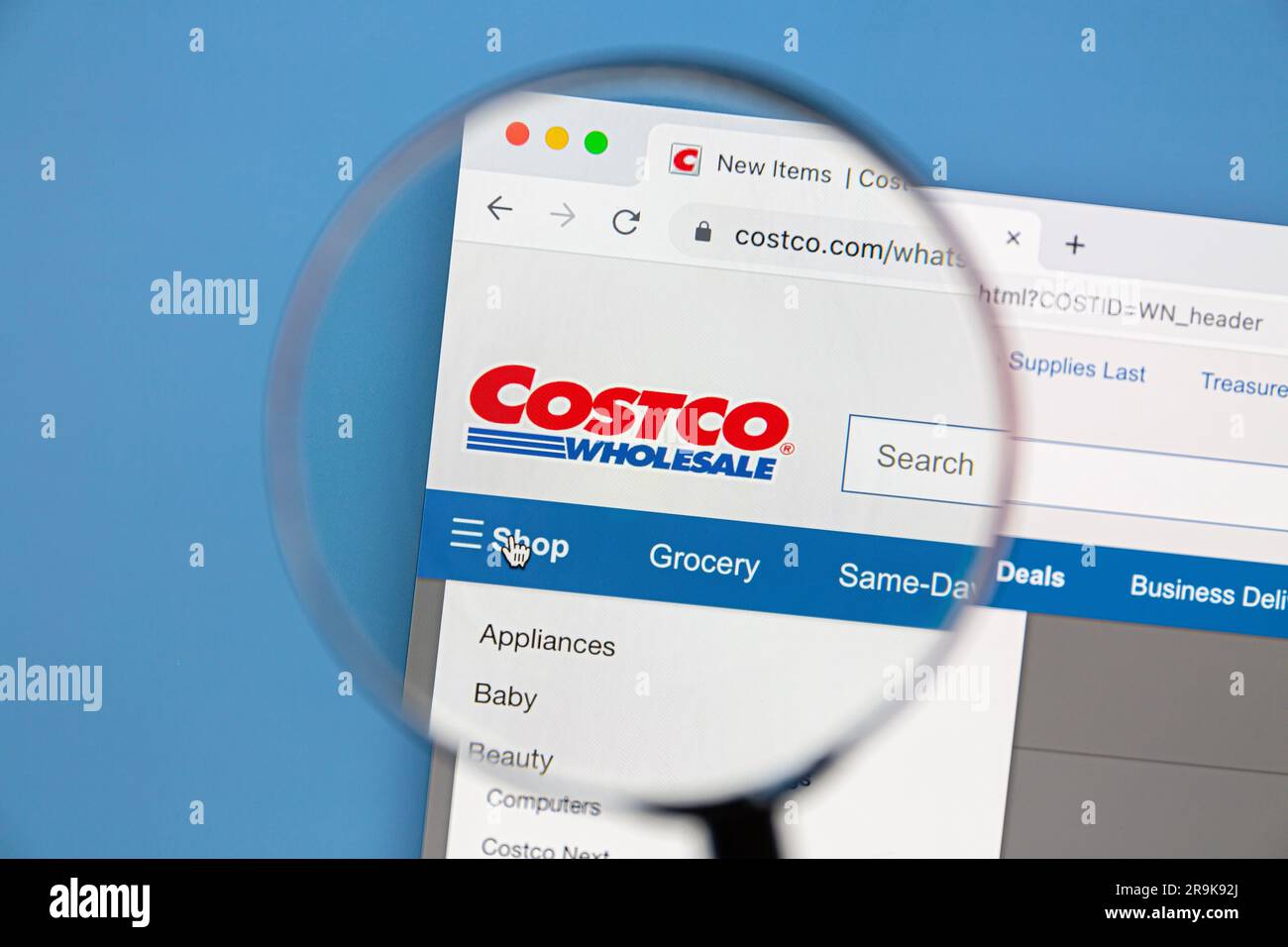 Ostersund, Suède - 15 février 2023 : site Web de Costco. Costco Wholesale Corporation est une société multinationale américaine. Banque D'Images