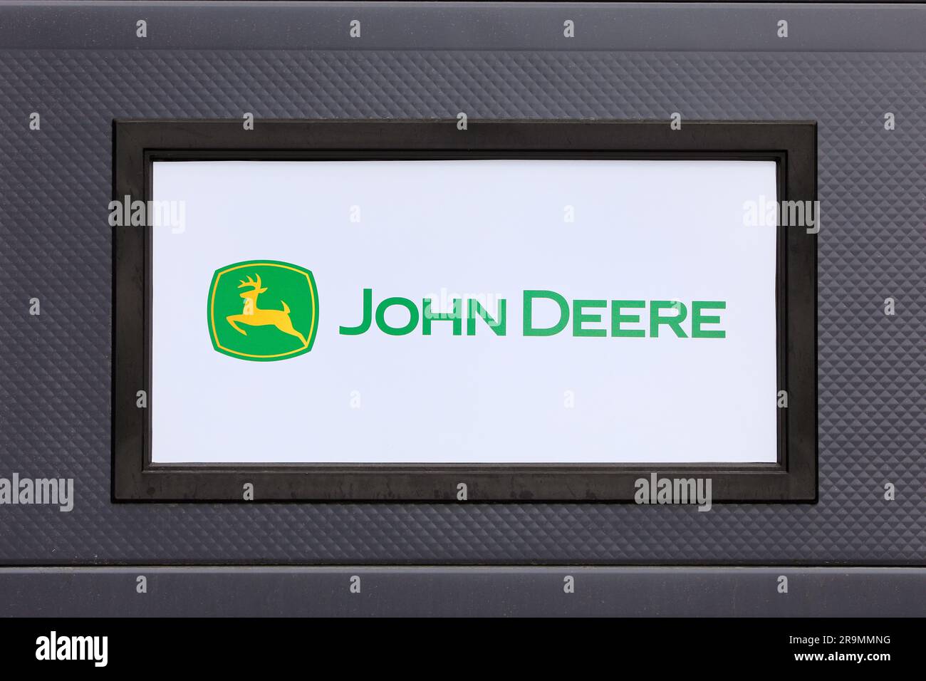 Logo John Deere sur le mur. Deere & Company est une marque américaine et un fabricant d'EG. machines agricoles et équipement industriel. Salo, FI. 25 juin 2023 Banque D'Images