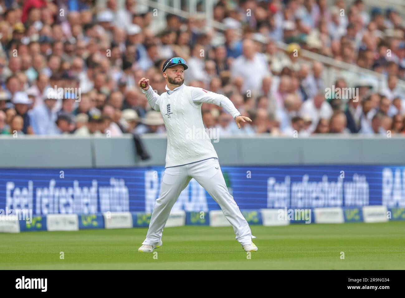 Ben Duckett, d'Angleterre, fait le ballon pendant le LV= Insurance Ashes Test Series deuxième Test Day 1 Angleterre contre Australie à Lords, Londres, Royaume-Uni, 28th juin 2023 (photo de Mark Cosgrove/News Images) à Londres, Royaume-Uni le 6/28/2023. (Photo de Mark Cosgrove/News Images/Sipa USA) Banque D'Images