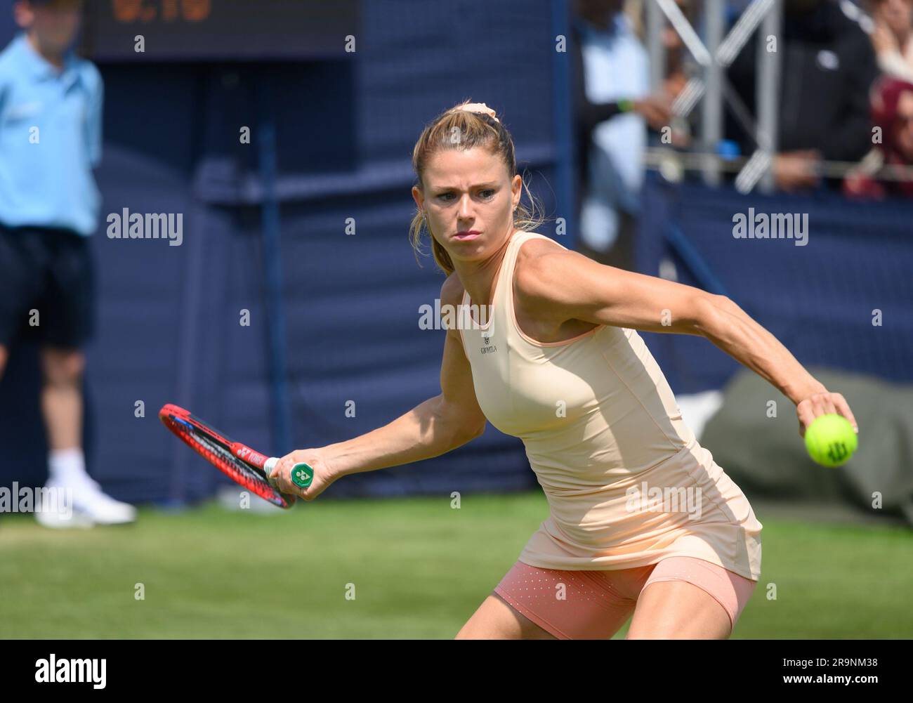 Camila Giorgi (ITA) jouant le deuxième jour de l'internationale Rothesay, au parc Devonshire. Eastbourne, Royaume-Uni, 27th juin. Banque D'Images