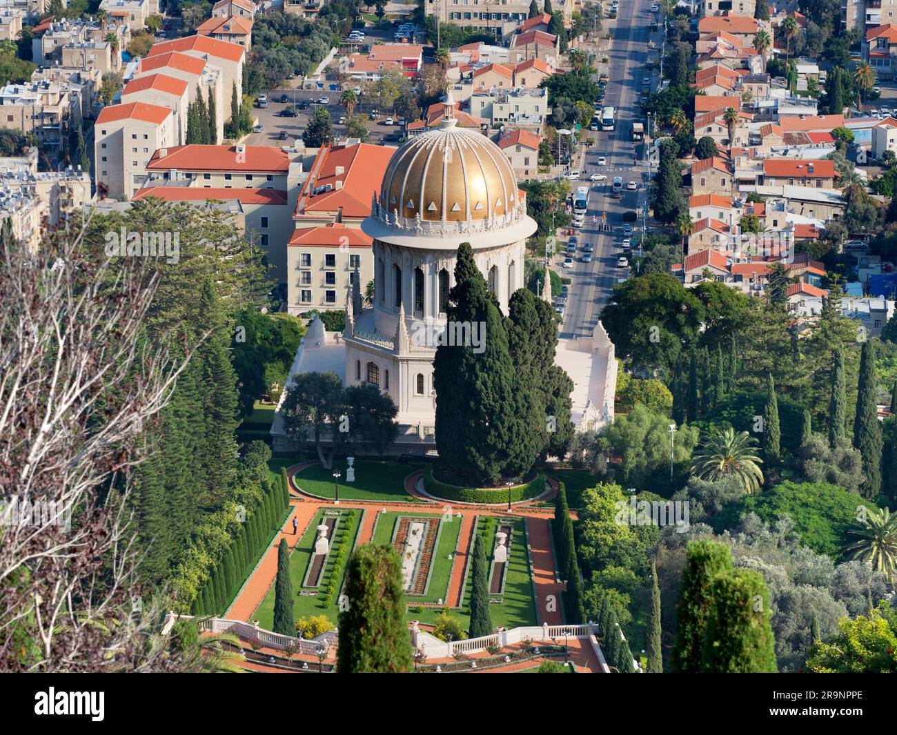 Haifa est une ville portuaire du nord d'Israël construite à partir de la Méditerranée sur les pentes du Mont Carmel. Cette ville moderne est la troisième plus grande ville d'Israël, après J Banque D'Images