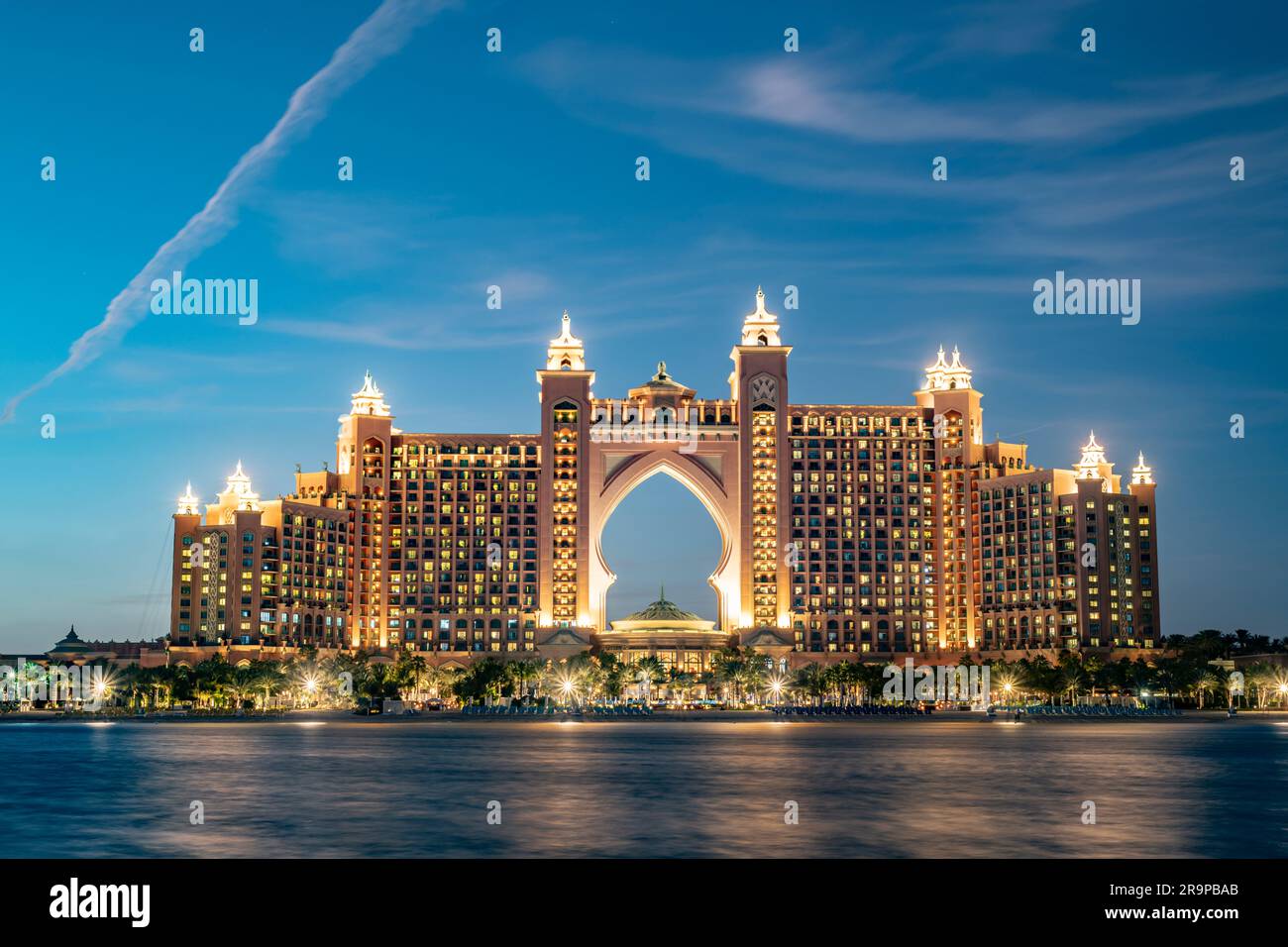 Dubaï, Émirats arabes Unis, 11 janvier 2019. Ciel clair et temps venteux au point sur PLAM Jumeirah avec l'Atlantis The Palm sur le backgro Banque D'Images