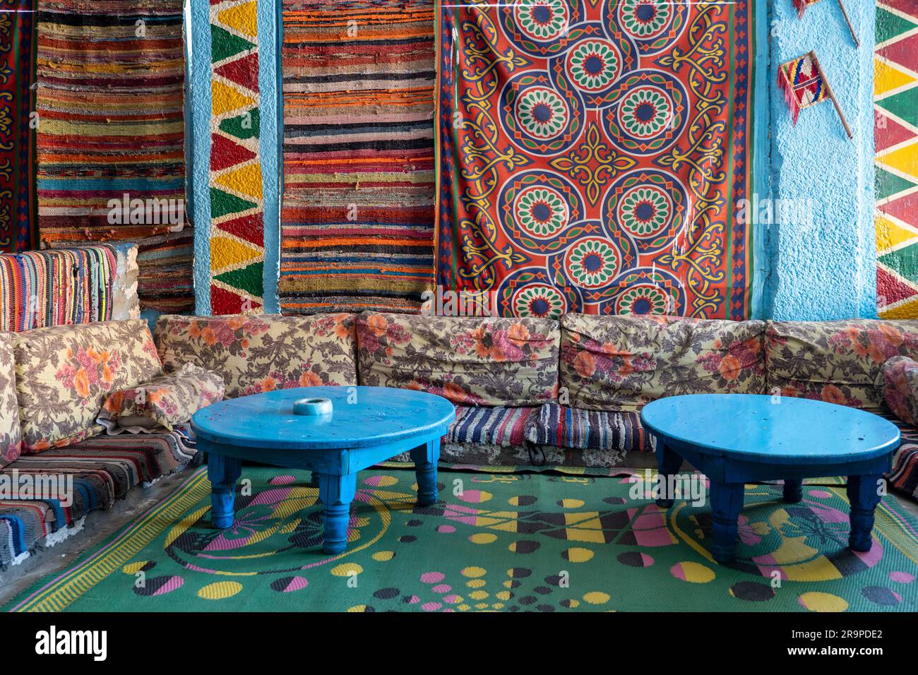 Intérieur coloré d'un magasin de thé nubian Banque D'Images