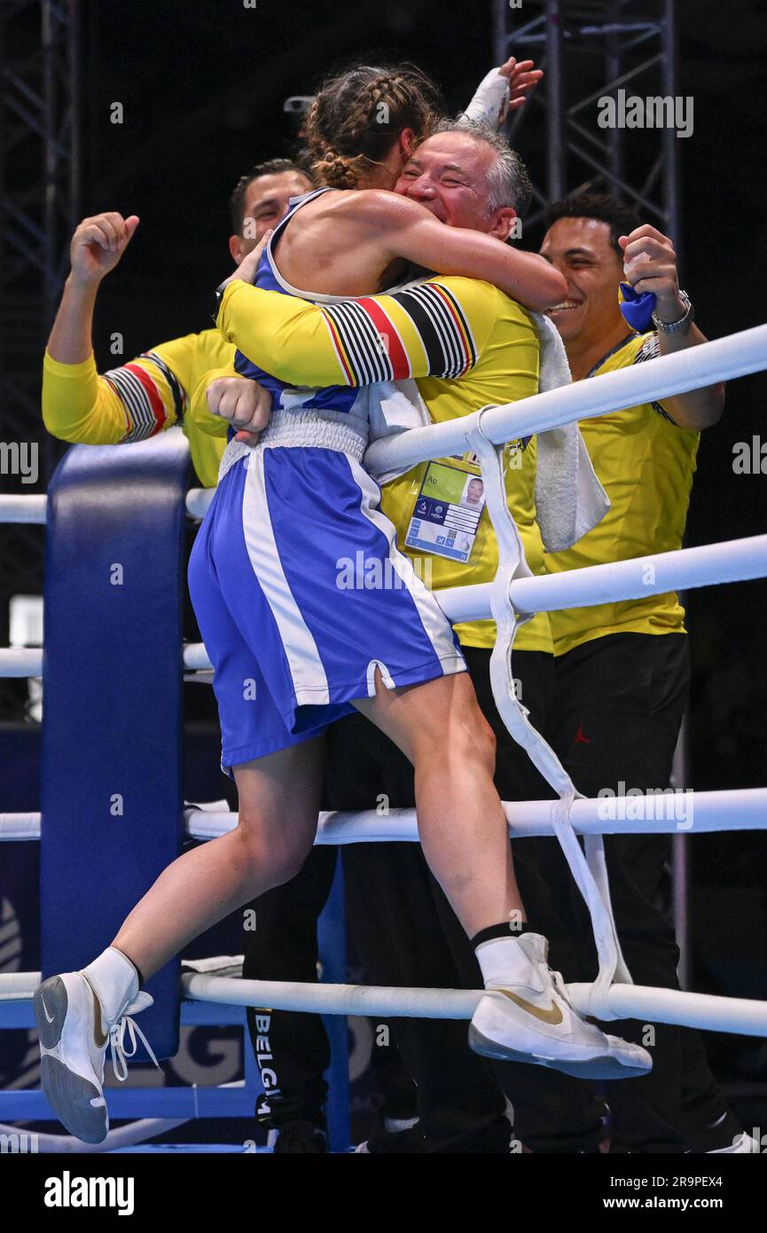 Cracovie, Pologne. 28th juin 2023. L'athlète de boxeur Oshin Derieuw célèbre après avoir remporté les quarts de finale de la compétition de boxe féminine -66kg aux Jeux européens de Cracovie, en Pologne, le mercredi 28 juin 2023. Les Jeux européens de 3rd, officieusement connus sous le nom de Cracovie-Malopolska 2023, sont des manifestations sportives internationales prévues du 21 juin au 02 juillet 2023 à Cracovie et à Malopolska, en Pologne. BELGA PHOTO TEAM BELGIQUE crédit: Belga News Agency/Alay Live News Banque D'Images