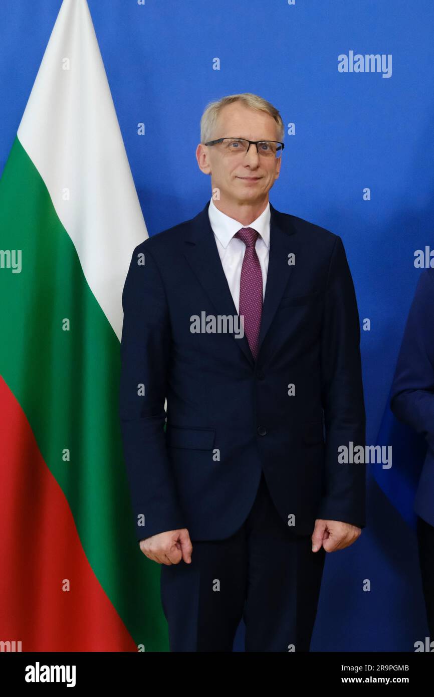 Bruxelles, Belgique. 28th juin 2023. Bruxelles, Belgique, 28 juin 2023. Le président de la Commission européenne, Ursula von der Leyen, souhaite la bienvenue au Premier ministre bulgare Nikolay Denkov, au siège de l'UE à Bruxelles, en Belgique, sur 28 juin 2023. Crédit: ALEXANDROS MICHAILIDIS/Alamy Live News Banque D'Images