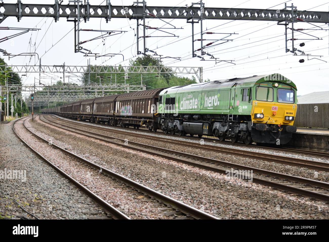 Cargo DB de classe 66 66004 alimenté en vert par le HVO, travaillant à Dollands Moor Sidings jusqu'à Ditton Foundry Lane en passant par Rugeley Trent Valley le 28 juin 2023 Banque D'Images