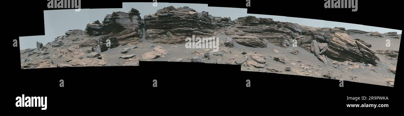 Le Mastcam-Z de persévérance vues Rockytop. La persévérance de la NASA Mars rover a utilisé sa caméra Mastcam-Z pour capturer ce sommet rocheux surnommé Rockytop sur 24 juillet 2022, le jour martien 507th, ou sol, de la mission. La caractéristique porte le nom de Rockytop dans le parc national de Shenandoah. L'un des principaux objectifs de la mission de persévérance sur Mars est l'astrobiologie, y compris la recherche de signes de vie microbienne ancienne. Le rover caractérisera la géologie de la planète et le climat passé, ouvrira la voie à l'exploration humaine de la planète Rouge, et sera la première mission de recueillir et de mettre en cache le rocher martien et le regolith (bro Banque D'Images