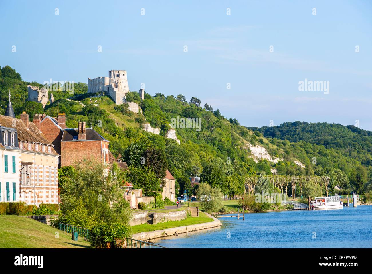 Ruines du château médiéval perché Château Gaillard surplombant la Seine aux Andelys, une jolie petite ville d'Eure, en Normandie, dans le nord de la France Banque D'Images