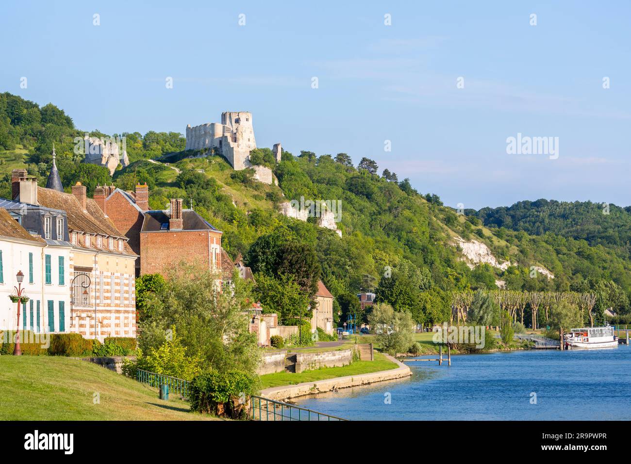 Ruines du château médiéval perché Château Gaillard surplombant la Seine aux Andelys, une jolie petite ville d'Eure, en Normandie, dans le nord de la France Banque D'Images