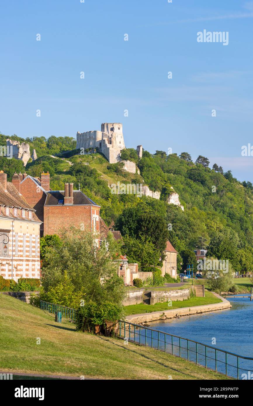 Ruines du château médiéval perché Château Gaillard surplombant la Seine aux Andelys, une jolie petite ville d'Eure, en Normandie, dans le nord de la France Banque D'Images